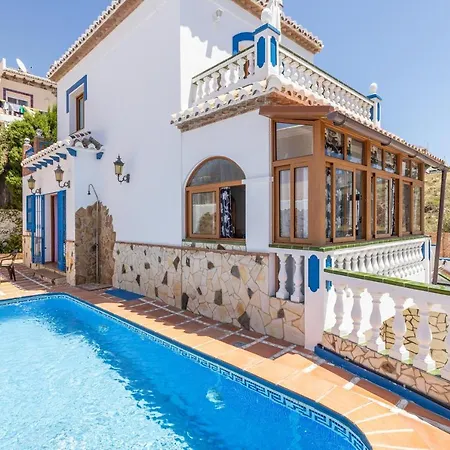 Con Piscina Privada 内尔哈