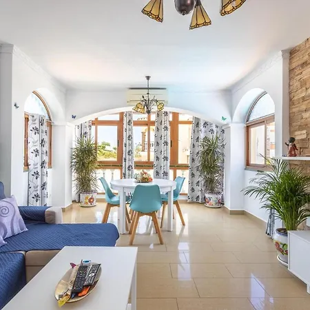 Con Piscina Privada